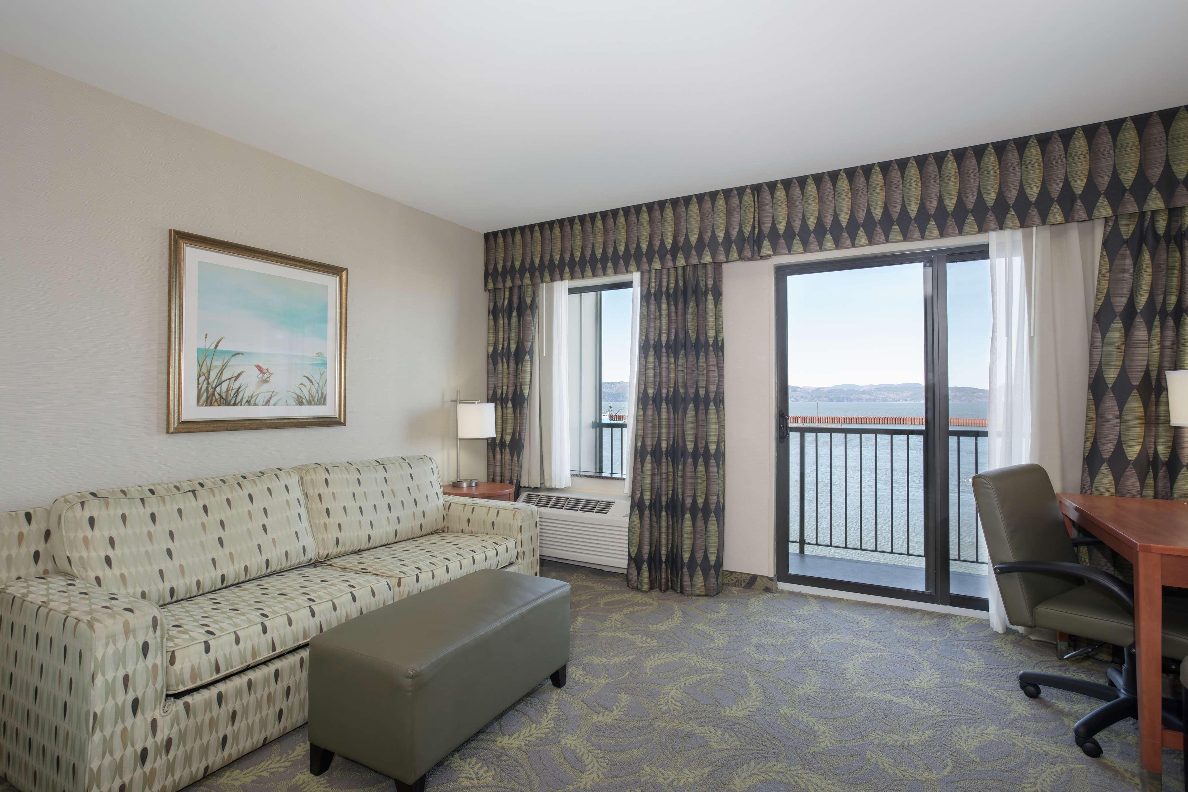 Hampton Inn & Suites Astoria Zewnętrze zdjęcie