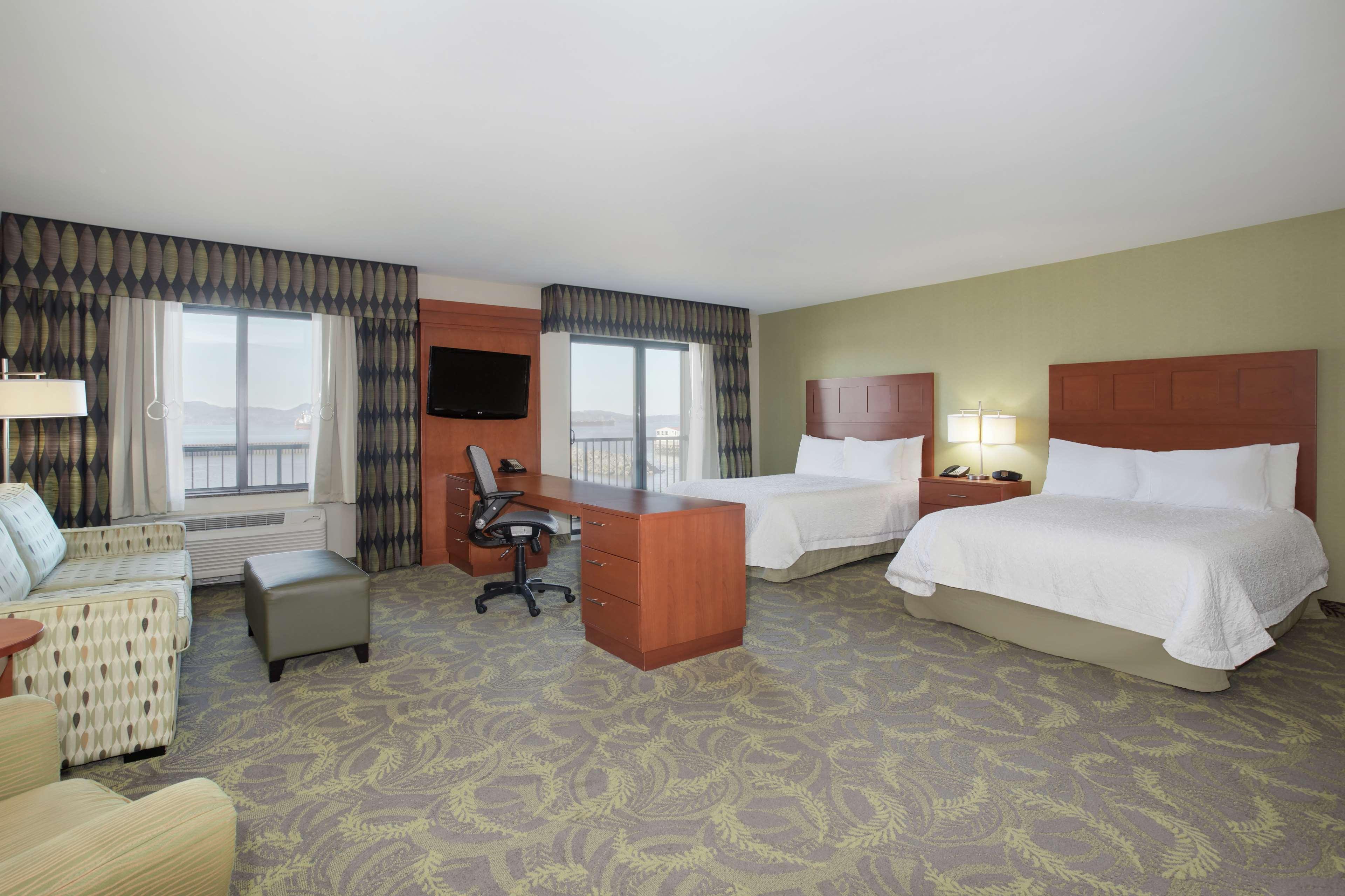 Hampton Inn & Suites Astoria Zewnętrze zdjęcie
