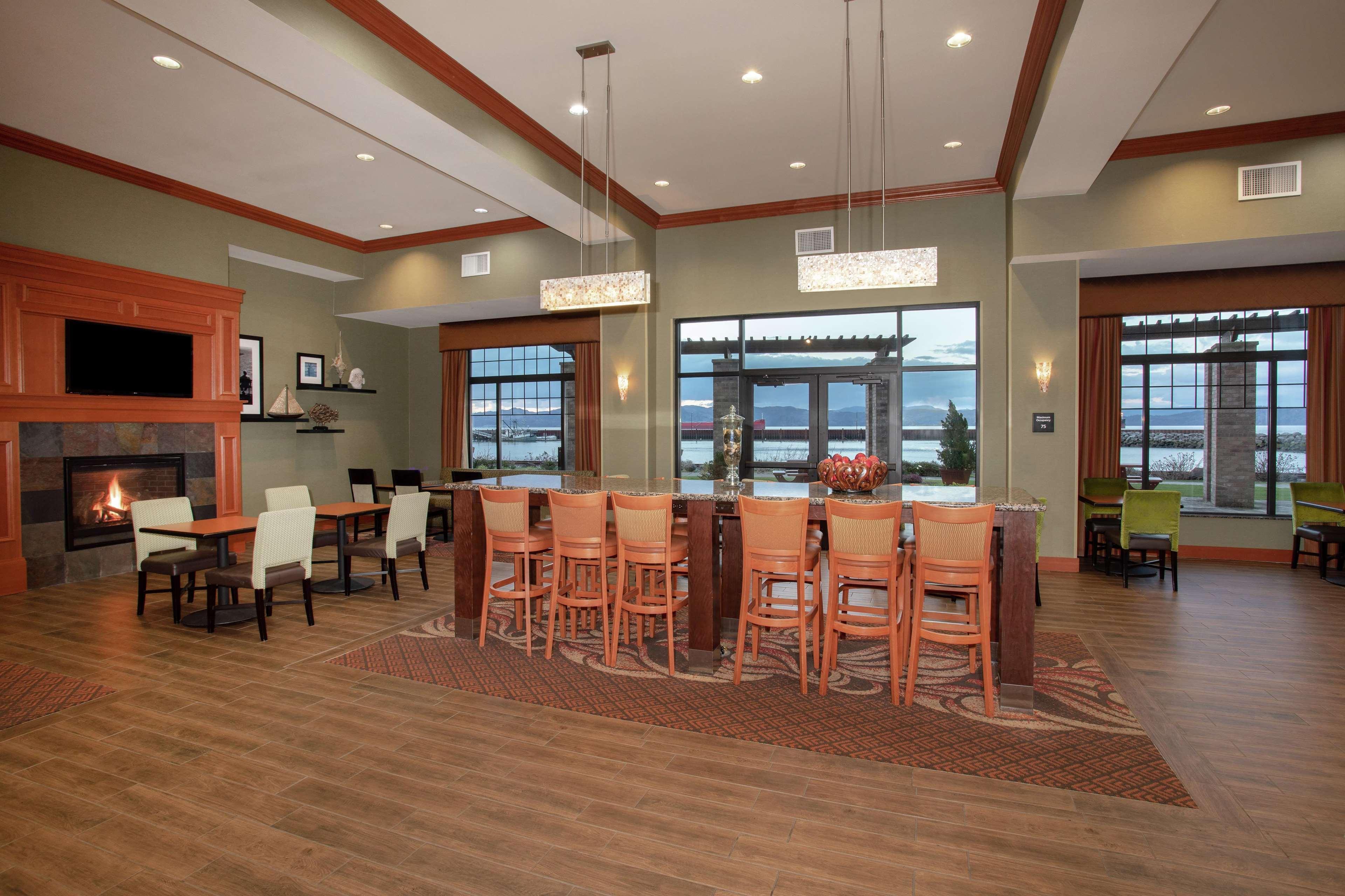Hampton Inn & Suites Astoria Zewnętrze zdjęcie