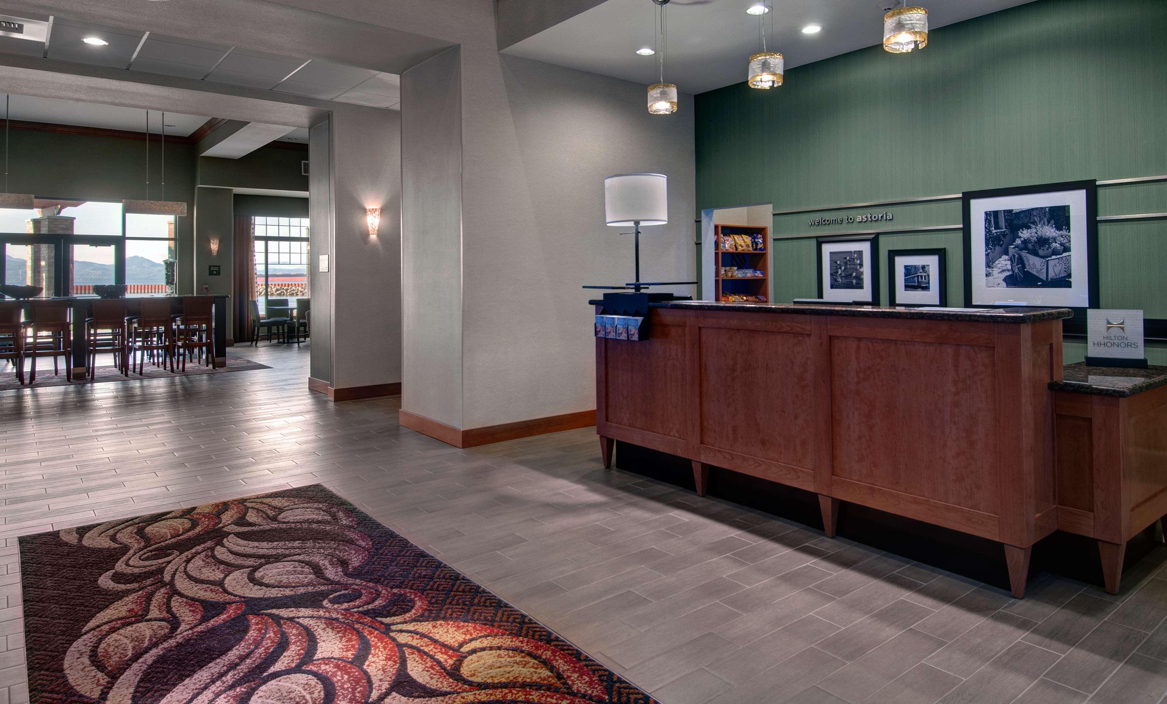 Hampton Inn & Suites Astoria Zewnętrze zdjęcie