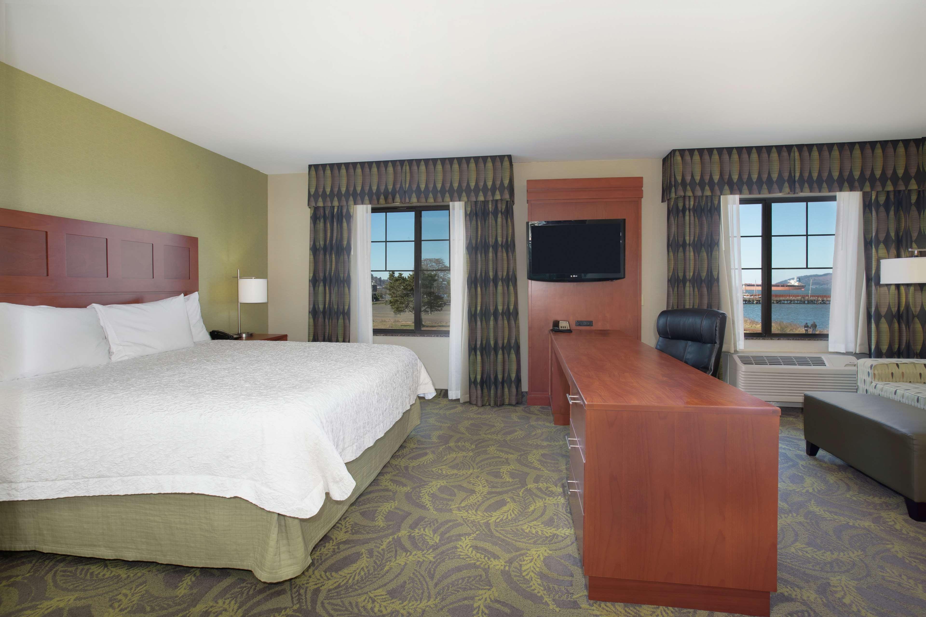 Hampton Inn & Suites Astoria Zewnętrze zdjęcie