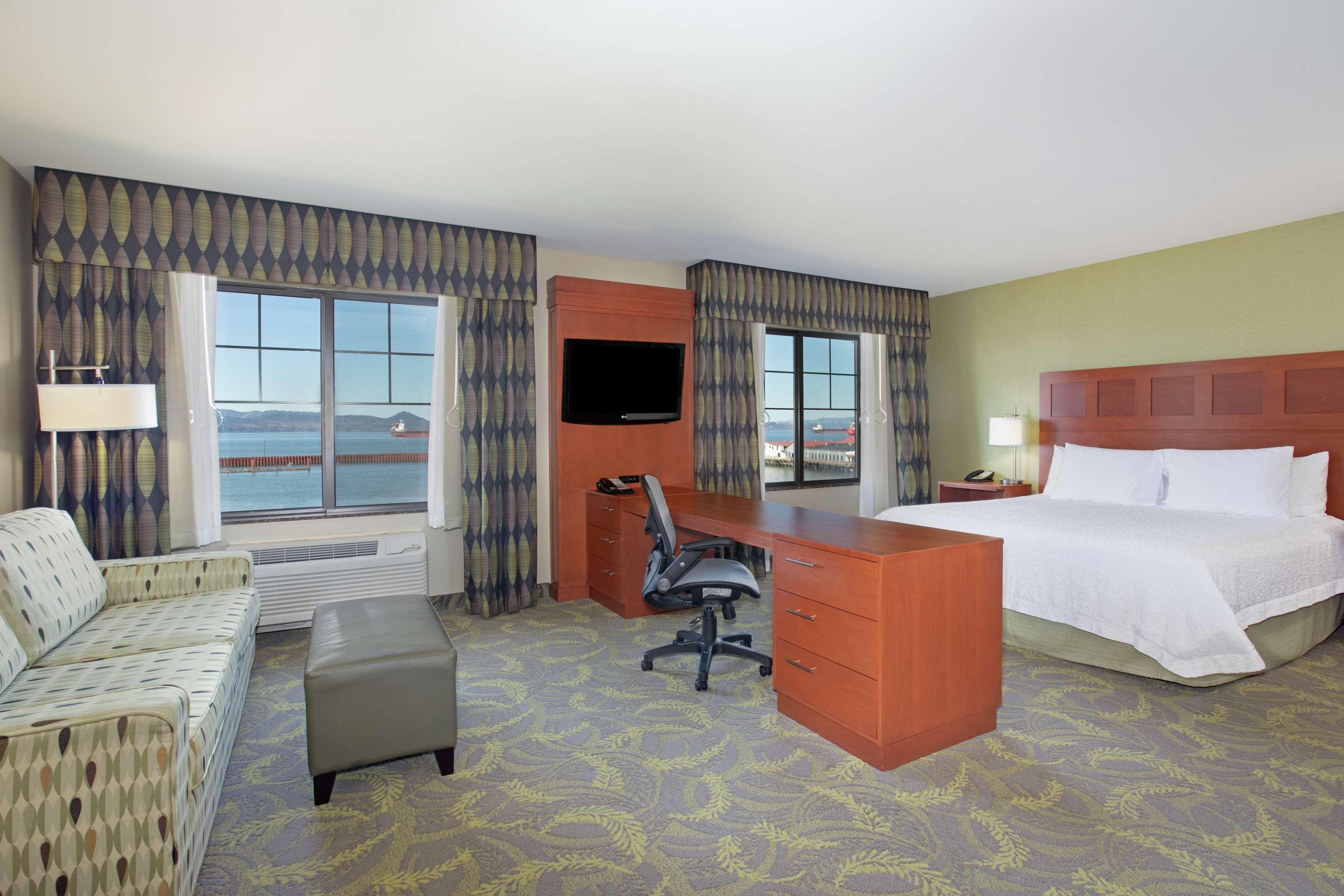 Hampton Inn & Suites Astoria Zewnętrze zdjęcie