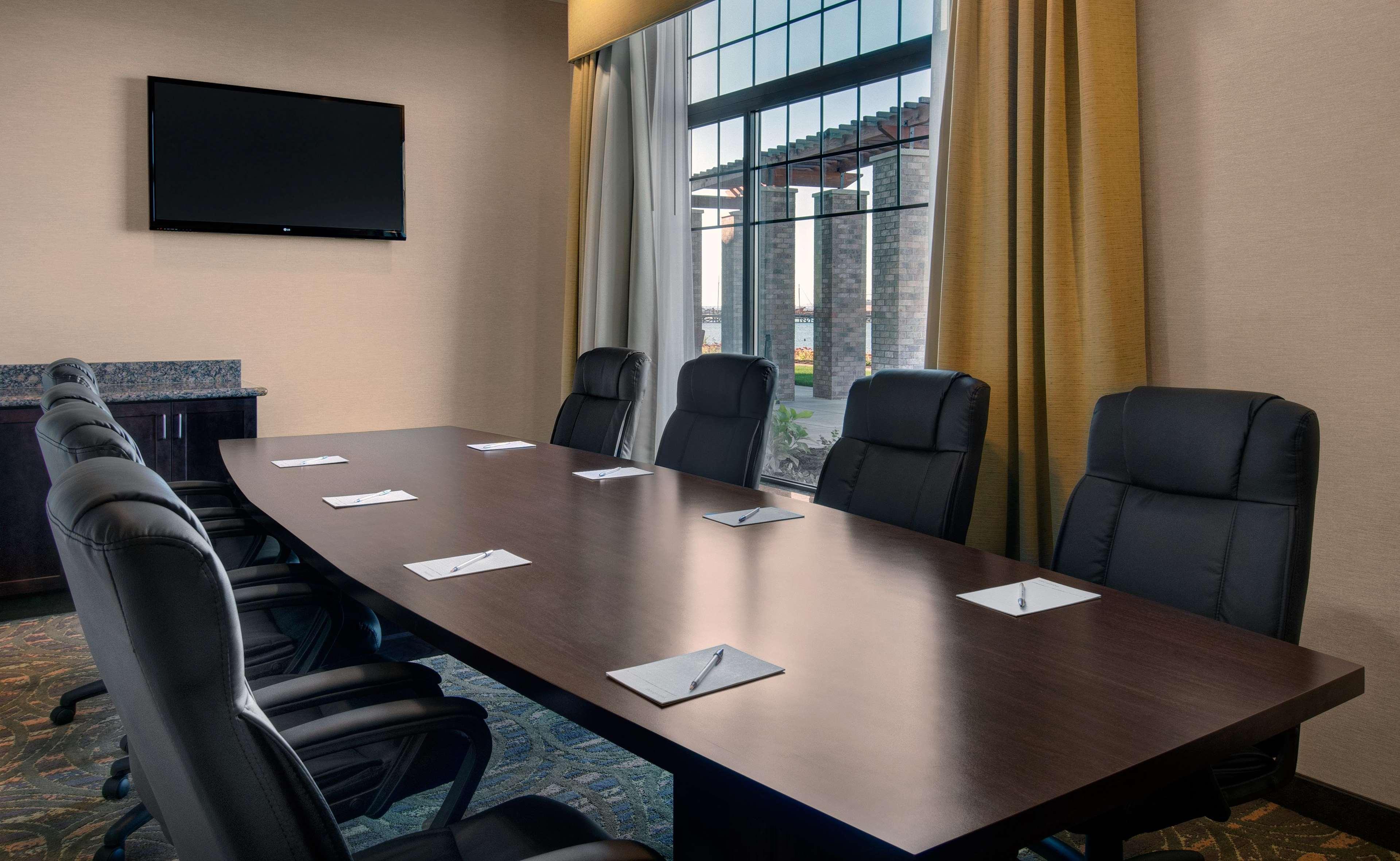 Hampton Inn & Suites Astoria Zewnętrze zdjęcie