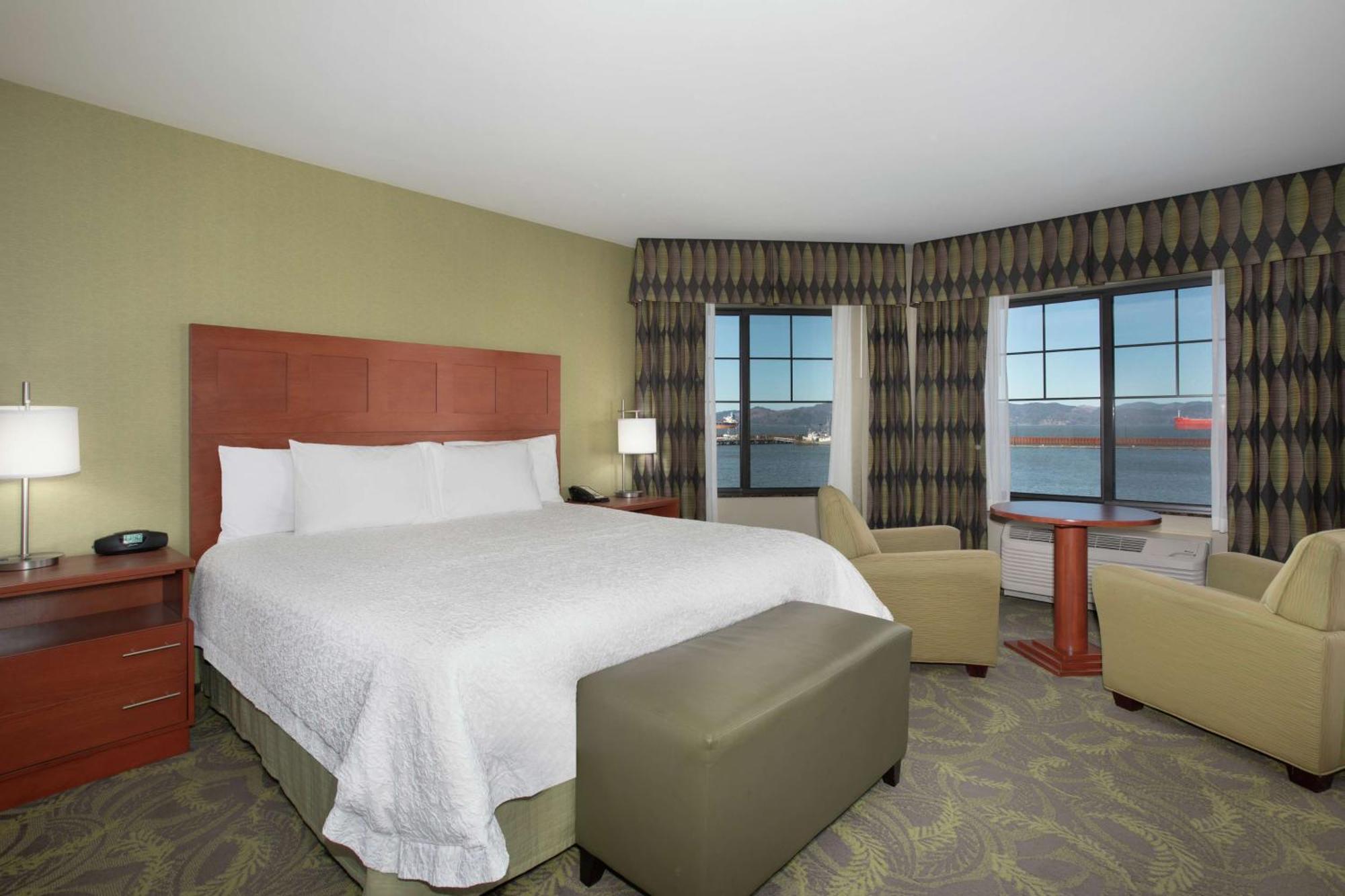 Hampton Inn & Suites Astoria Zewnętrze zdjęcie